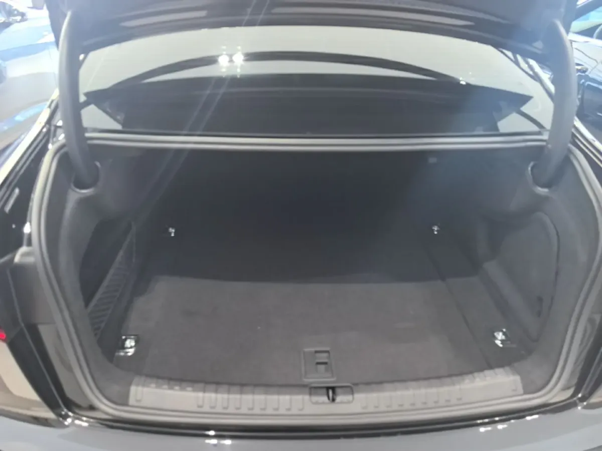 2024 Audi A6L 2.0T 245HP L4 7DCT,autocango,china used car exporter,china ev exporter,chinese used car exporter,chinese used ev exporter