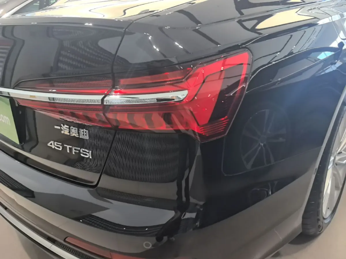 2024 Audi A6L 2.0T 245HP L4 7DCT,autocango,china used car exporter,china ev exporter,chinese used car exporter,chinese used ev exporter