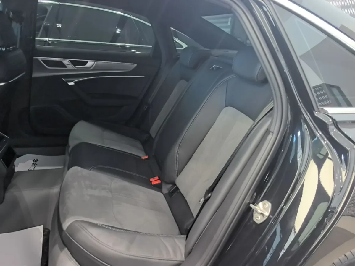 2024 Audi A6L 2.0T 245HP L4 7DCT,autocango,china used car exporter,china ev exporter,chinese used car exporter,chinese used ev exporter