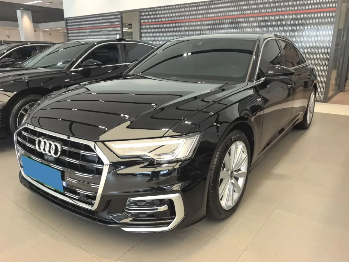 2024 Audi A6L 2.0T 245HP L4 7DCT,autocango,china used car exporter,china ev exporter,chinese used car exporter,chinese used ev exporter