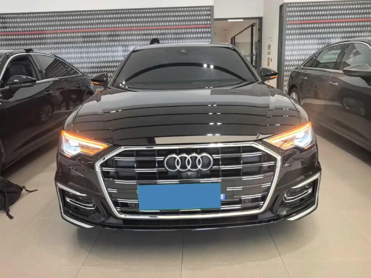 2024 Audi A6L 2.0T 245HP L4 7DCT,autocango,china used car exporter,china ev exporter,chinese used car exporter,chinese used ev exporter