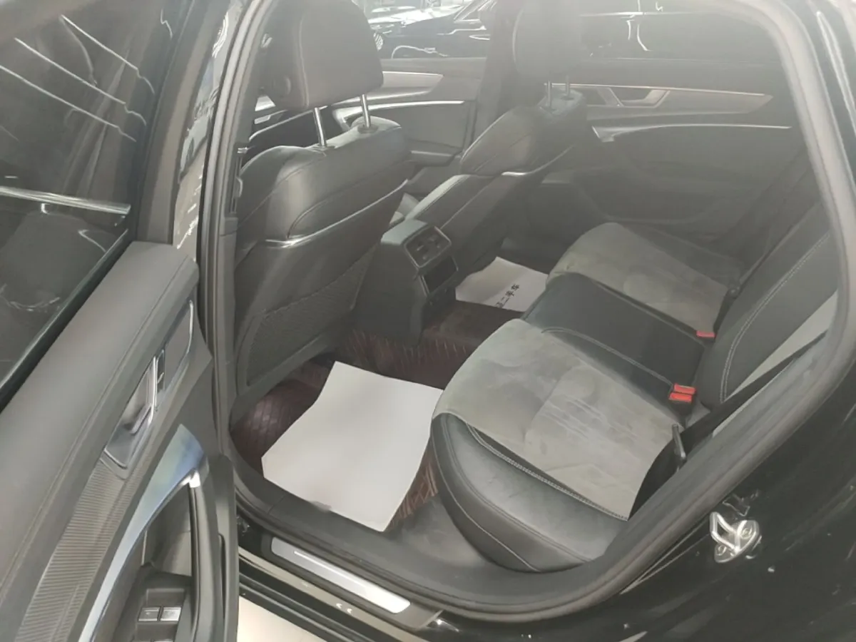 2023 Audi A6L 2.0T 245HP L4 7DCT,autocango,china used car exporter,china ev exporter,chinese used car exporter,chinese used ev exporter