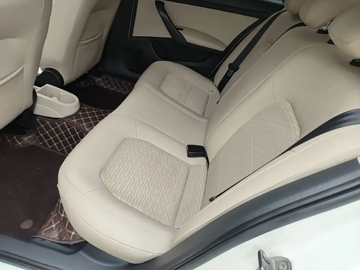 2013 Ford Focus 1.8L 124HP L4 4AT,autocango,china used car exporter,china ev exporter,chinese used car exporter,chinese used ev exporter