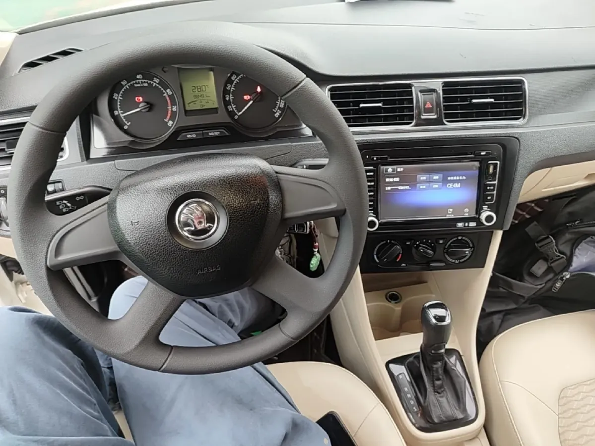 2013 Ford Focus 1.8L 124HP L4 4AT,autocango,china used car exporter,china ev exporter,chinese used car exporter,chinese used ev exporter