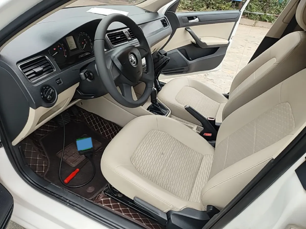 2013 Ford Focus 1.8L 124HP L4 4AT,autocango,china used car exporter,china ev exporter,chinese used car exporter,chinese used ev exporter