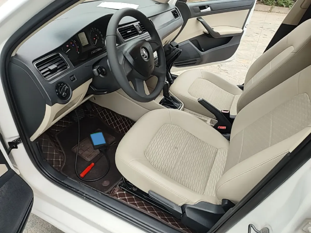 2013 Ford Focus 1.8L 124HP L4 4AT,autocango,china used car exporter,china ev exporter,chinese used car exporter,chinese used ev exporter