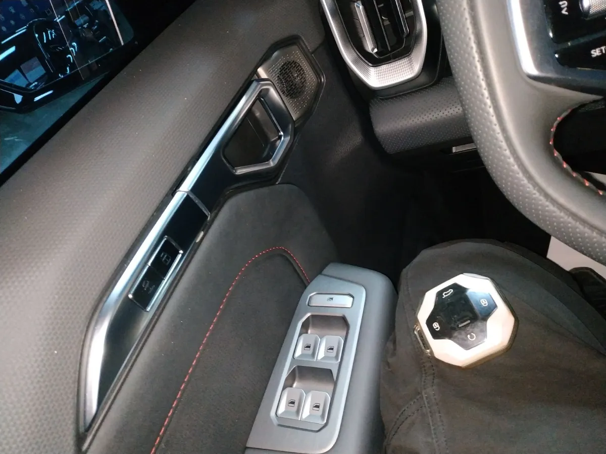 2024 Jetour ShanHai TravellerC-DM 1.5T 156HP L4 3DHT PHEV 26.7KWH,autocango,china used car exporter,china ev exporter,chinese used car exporter,chinese used ev exporter