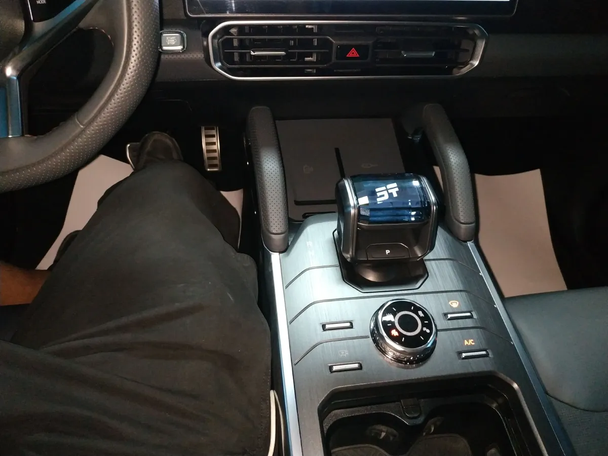 2024 Jetour ShanHai TravellerC-DM 1.5T 156HP L4 3DHT PHEV 26.7KWH,autocango,china used car exporter,china ev exporter,chinese used car exporter,chinese used ev exporter