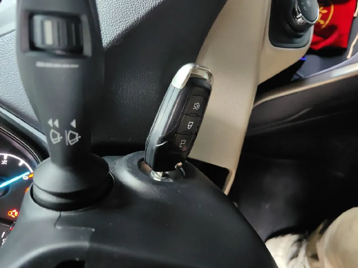 2015 Ford Escort 1.5L 113HP L4 6AT,autocango,china used car exporter,china ev exporter,chinese used car exporter,chinese used ev exporter