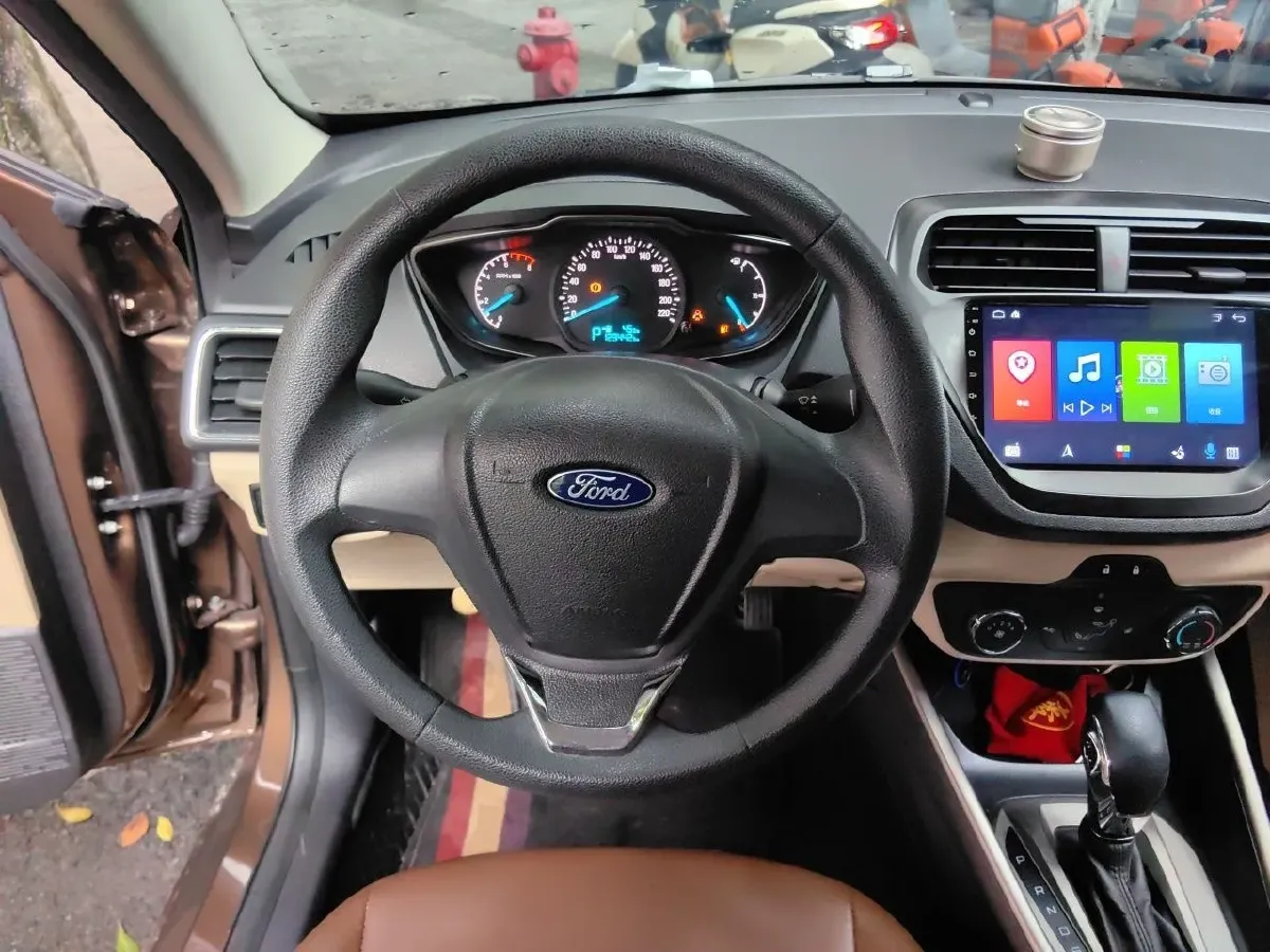 2015 Ford Escort 1.5L 113HP L4 6AT,autocango,china used car exporter,china ev exporter,chinese used car exporter,chinese used ev exporter