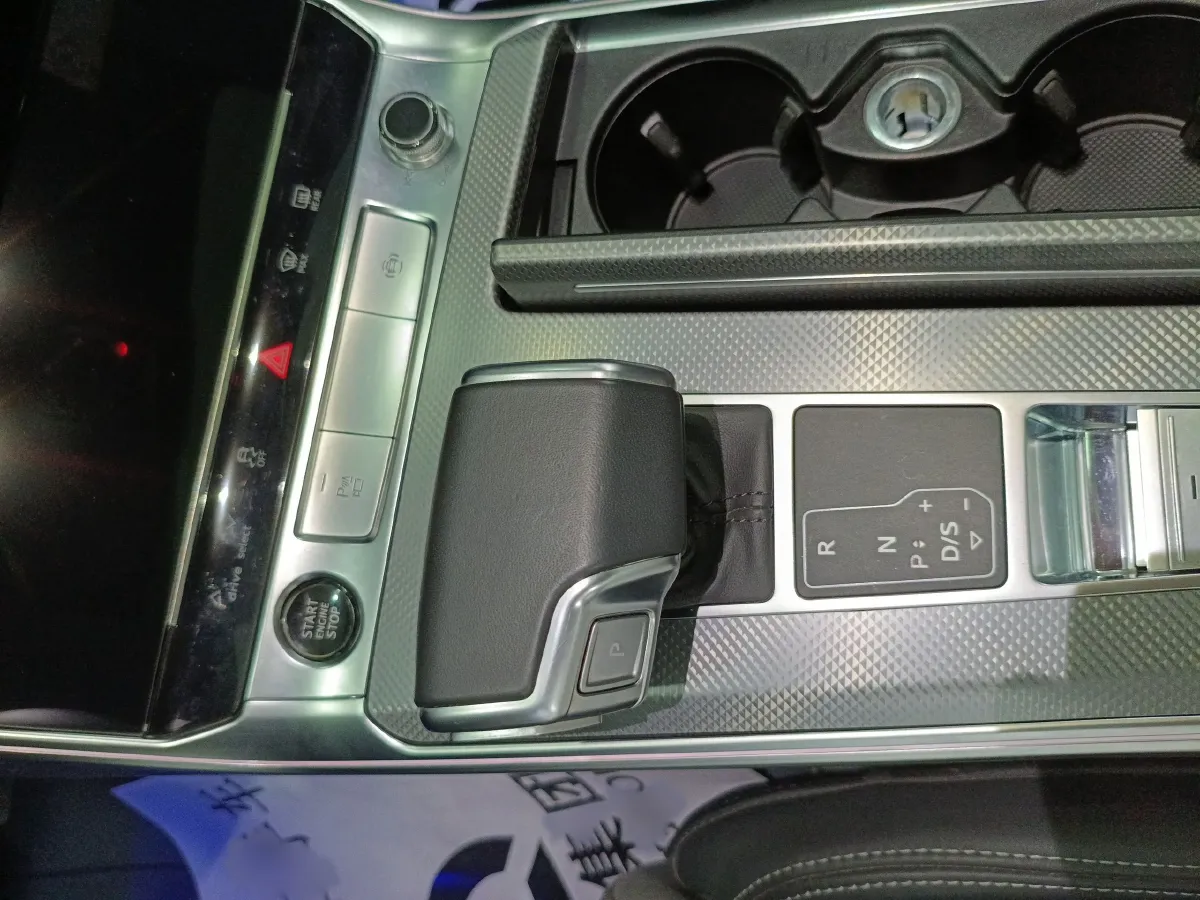 2024 Audi A6L 2.0T 245HP L4 7DCT,autocango,china used car exporter,china ev exporter,chinese used car exporter,chinese used ev exporter
