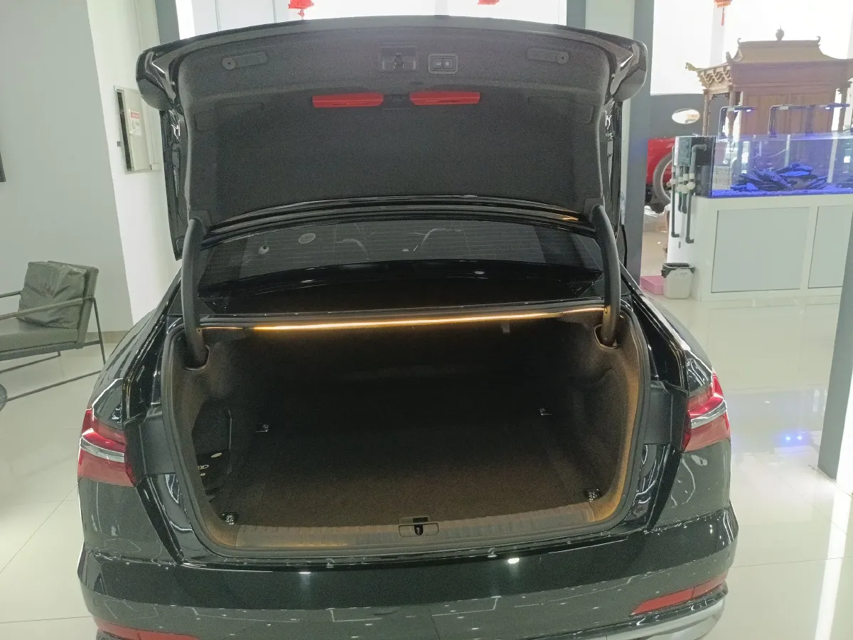 2024 Audi A6L 2.0T 245HP L4 7DCT,autocango,china used car exporter,china ev exporter,chinese used car exporter,chinese used ev exporter