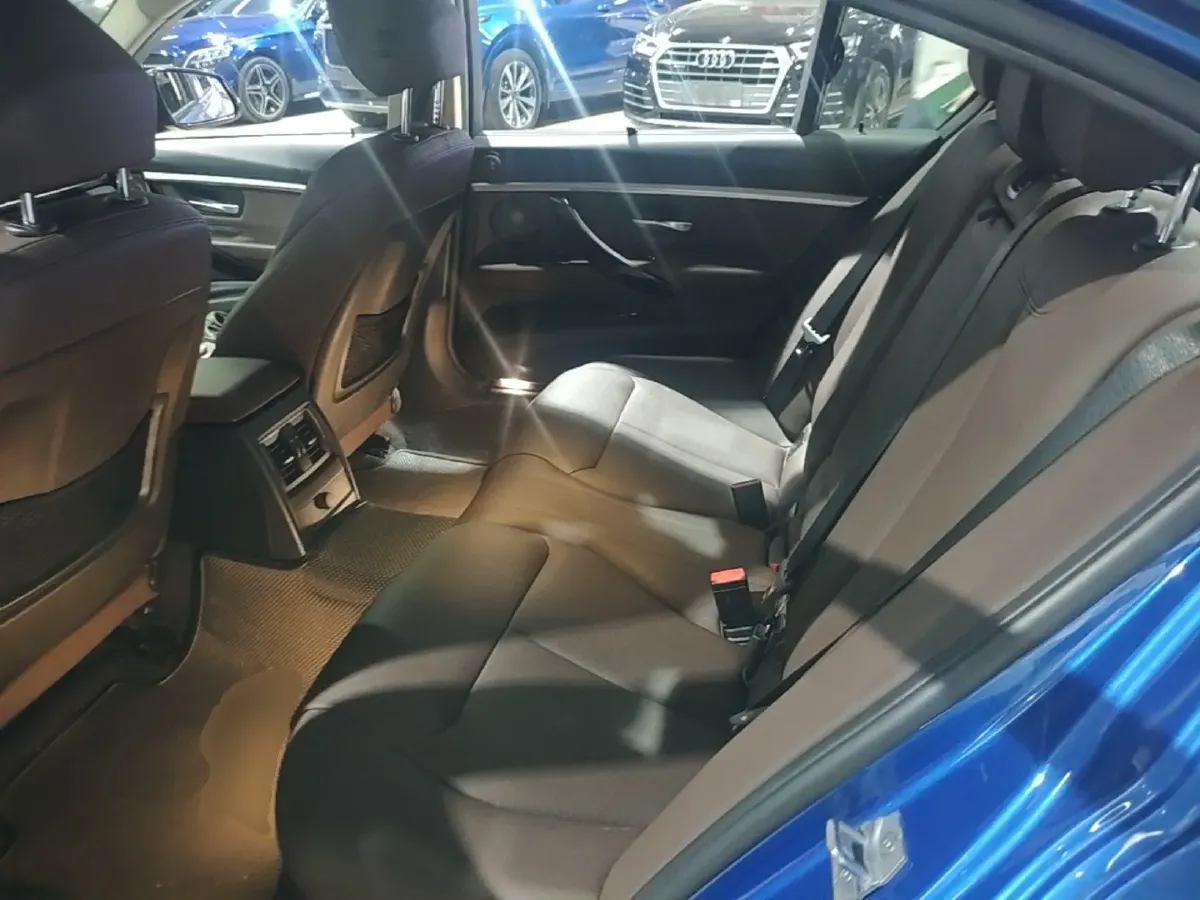 2018 BMW 3 Series 2.0T 184HP L4 8AT,autocango,china used car exporter,china ev exporter,chinese used car exporter,chinese used ev exporter