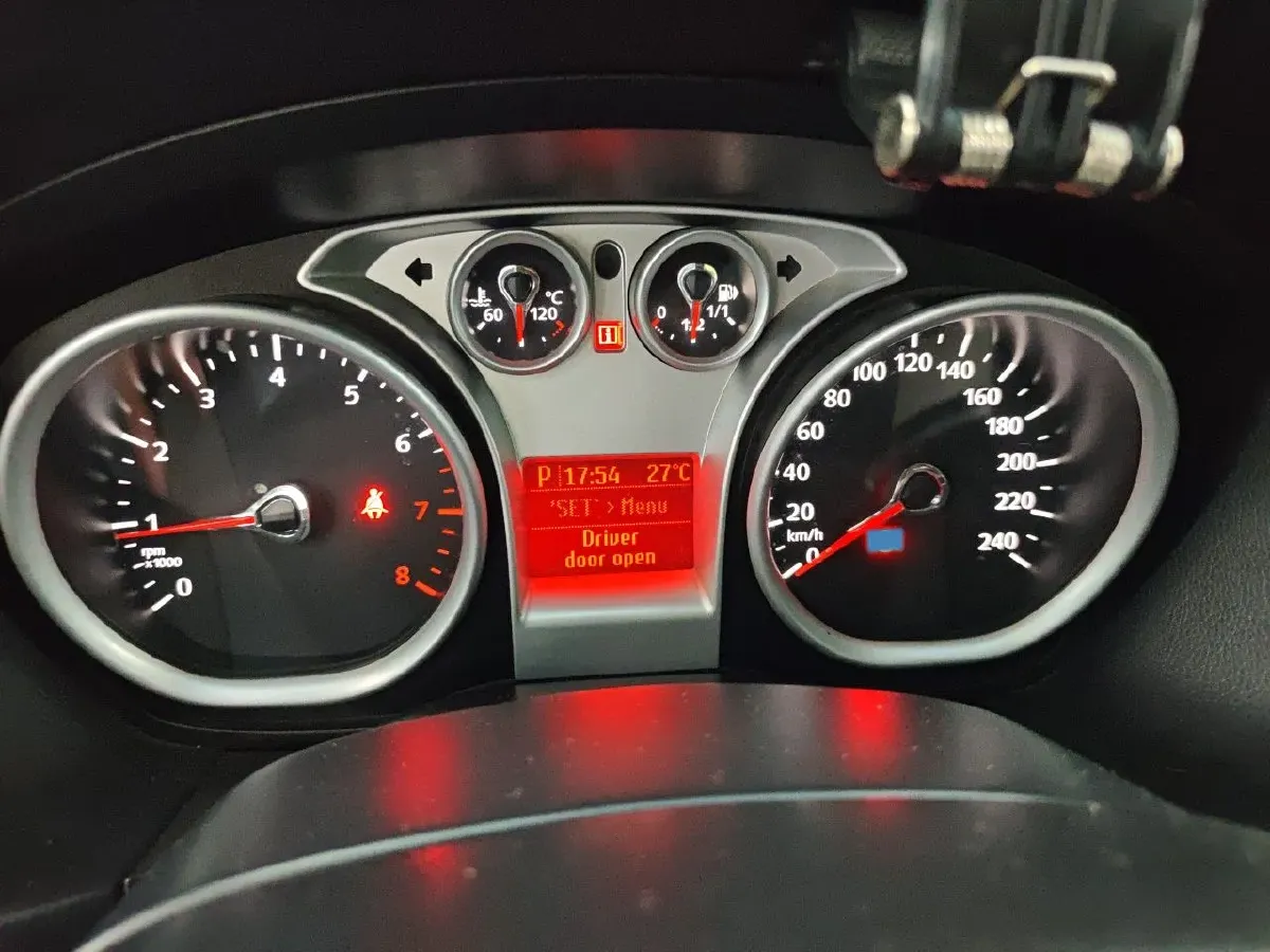 2013 Ford Focus 1.8L 124HP L4 4AT,autocango,china used car exporter,china ev exporter,chinese used car exporter,chinese used ev exporter