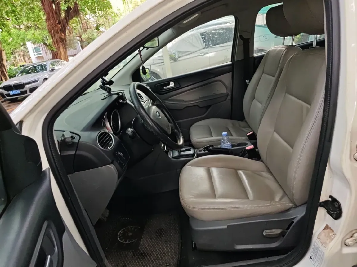 2013 Ford Focus 1.8L 124HP L4 4AT,autocango,china used car exporter,china ev exporter,chinese used car exporter,chinese used ev exporter