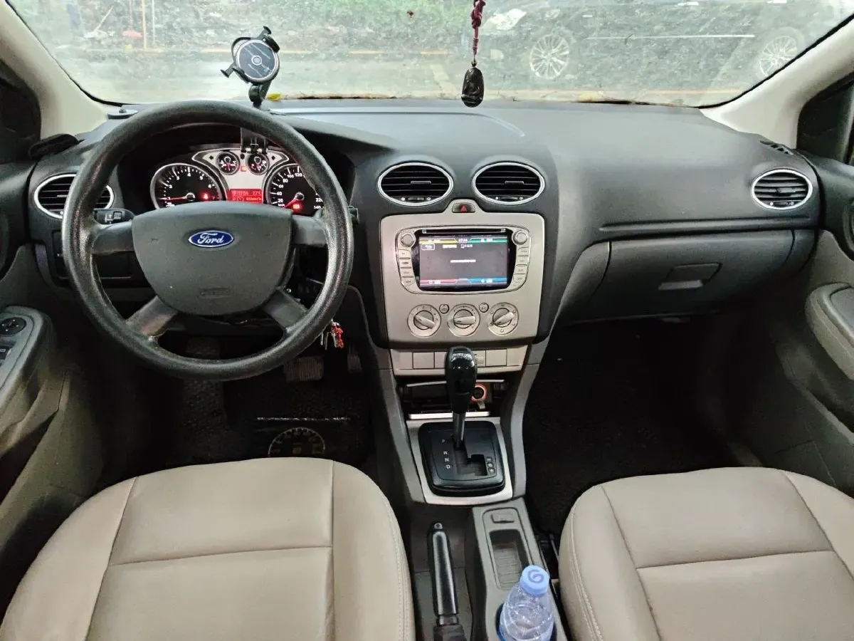 2013 Ford Focus 1.8L 124HP L4 4AT,autocango,china used car exporter,china ev exporter,chinese used car exporter,chinese used ev exporter