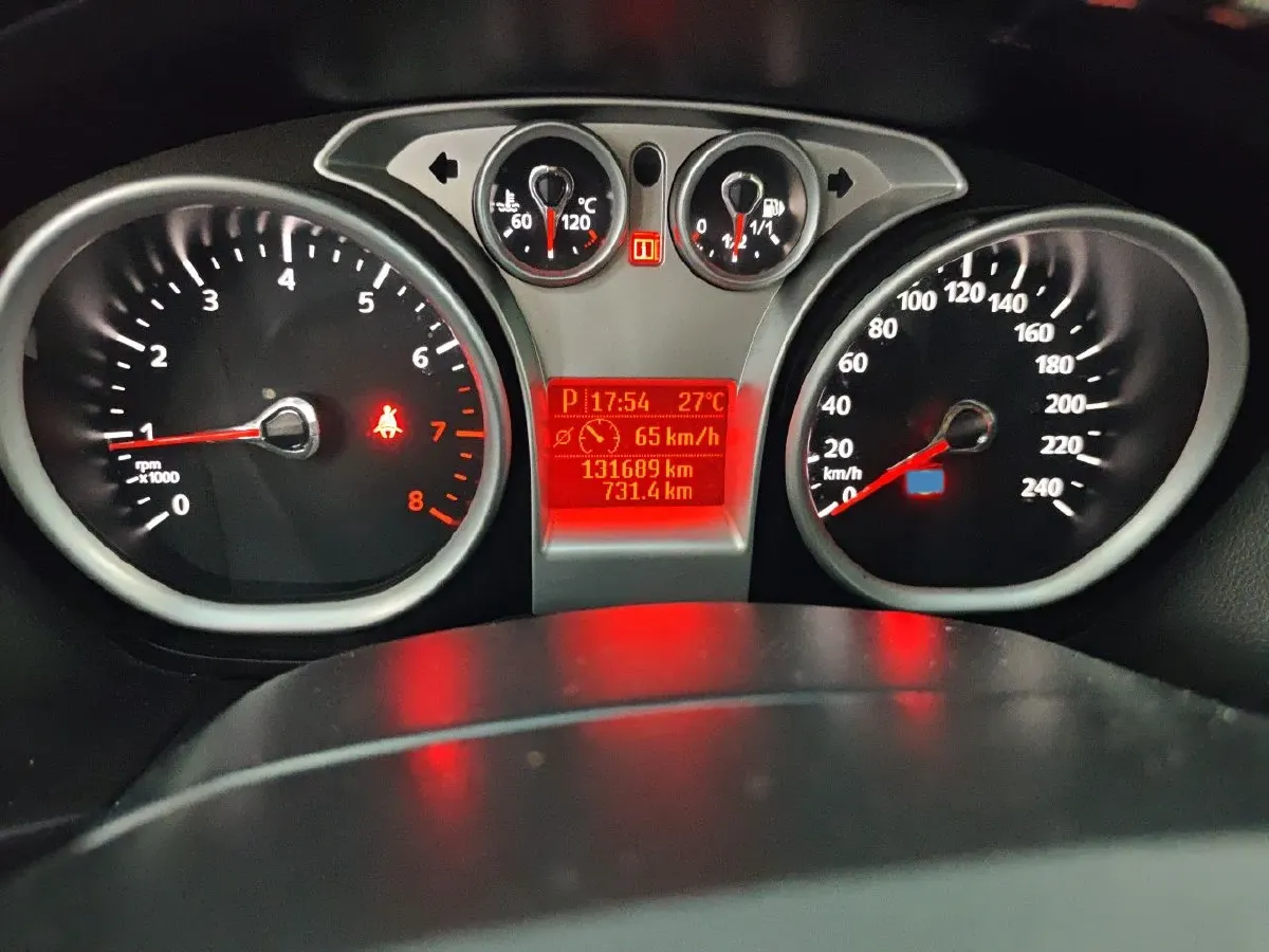 2013 Ford Focus 1.8L 124HP L4 4AT,autocango,china used car exporter,china ev exporter,chinese used car exporter,chinese used ev exporter
