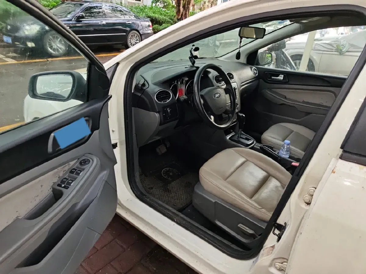 2013 Ford Focus 1.8L 124HP L4 4AT,autocango,china used car exporter,china ev exporter,chinese used car exporter,chinese used ev exporter