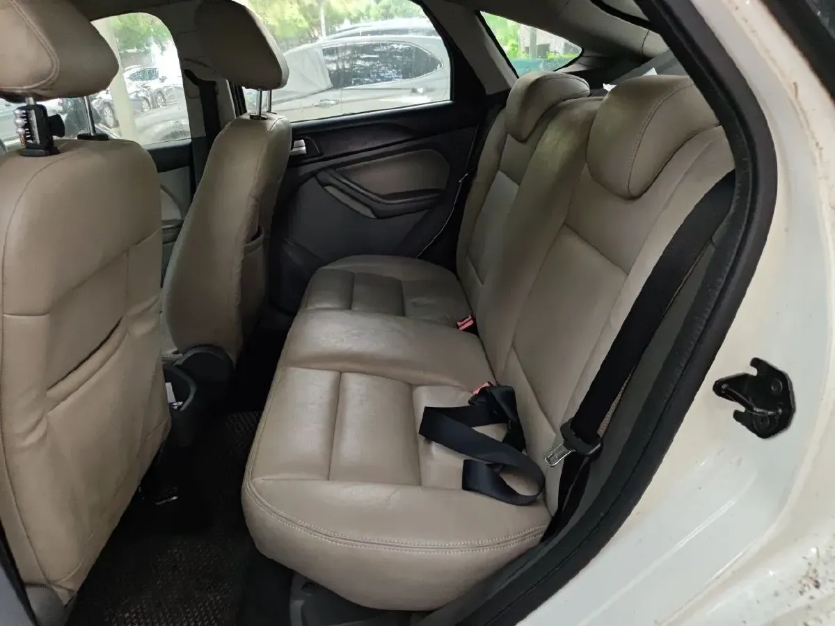 2013 Ford Focus 1.8L 124HP L4 4AT,autocango,china used car exporter,china ev exporter,chinese used car exporter,chinese used ev exporter