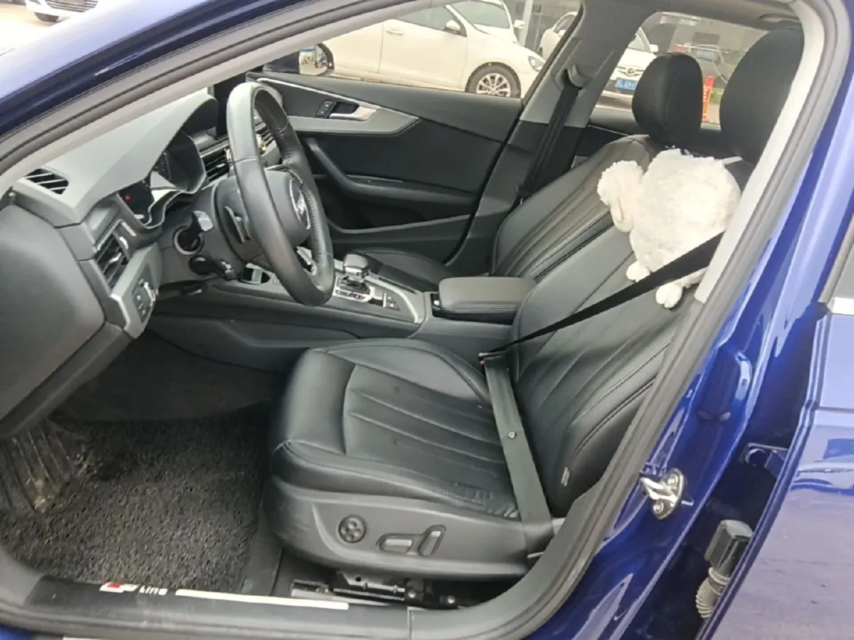 2019 Audi A4L 2.0T 190HP L4 7DCT,autocango,china used car exporter,china ev exporter,chinese used car exporter,chinese used ev exporter