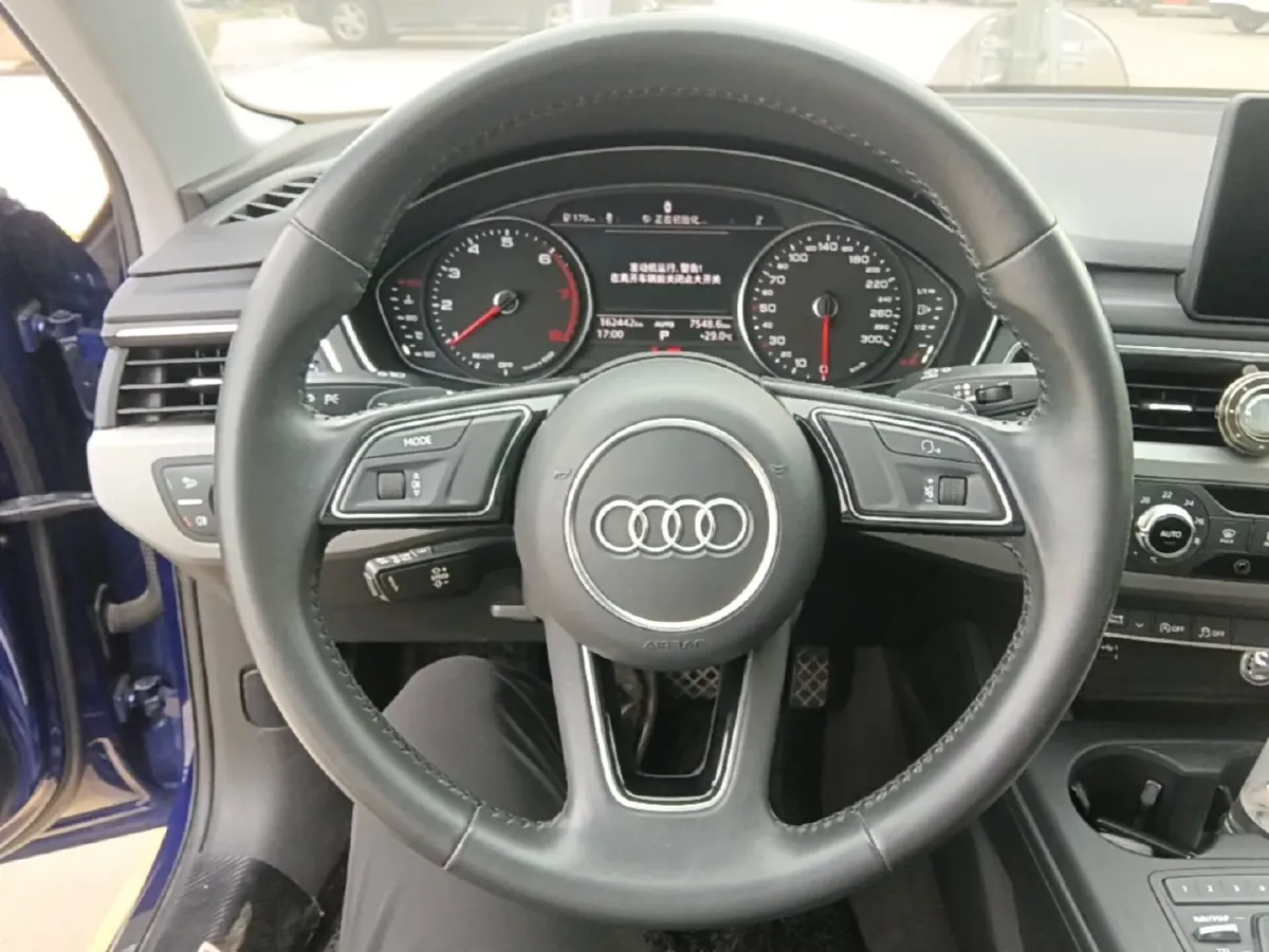 2019 Audi A4L 2.0T 190HP L4 7DCT,autocango,china used car exporter,china ev exporter,chinese used car exporter,chinese used ev exporter