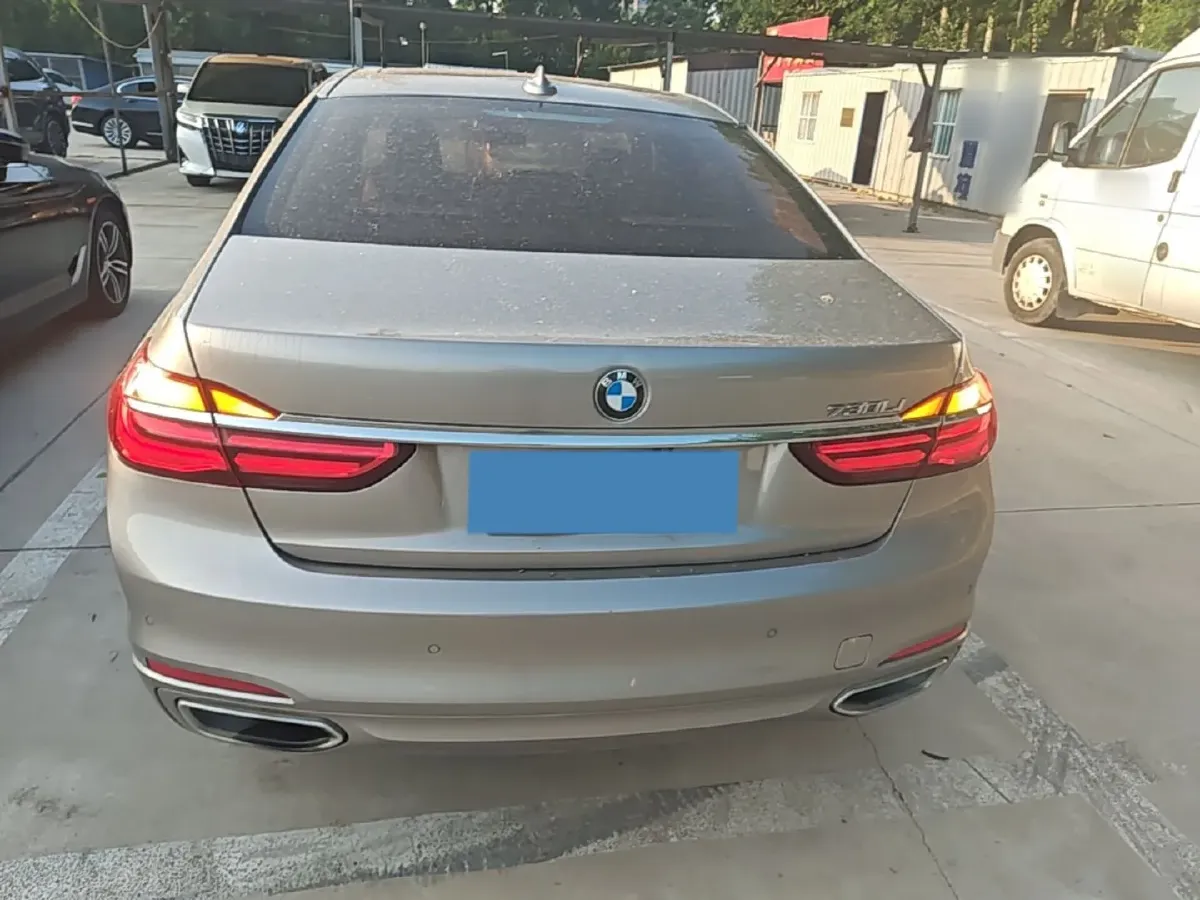 2016 BMW 7 Series 2.0T 258HP L4 8AT,autocango,china used car exporter,china ev exporter,chinese used car exporter,chinese used ev exporter