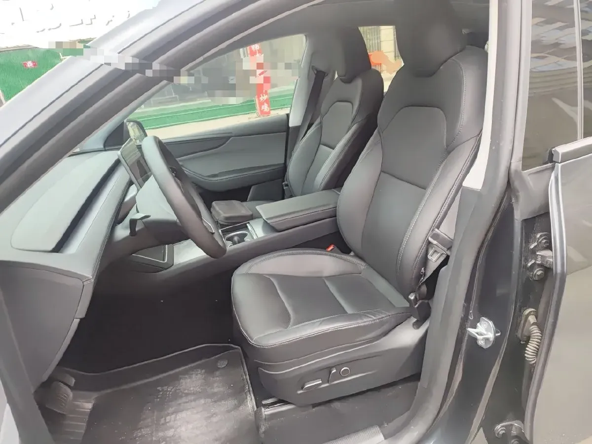 2025 Tesla Model Y BEV 62.5KWH,autocango,china used car exporter,china ev exporter,chinese used car exporter,chinese used ev exporter