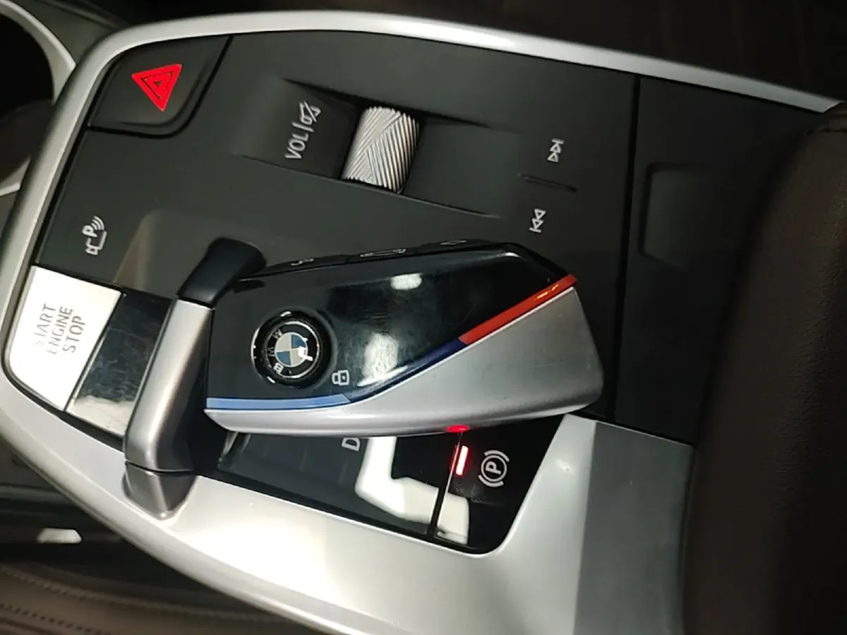 2023 BMW X1 2.0T 204HP L4 7DCT,autocango,china used car exporter,china ev exporter,chinese used car exporter,chinese used ev exporter