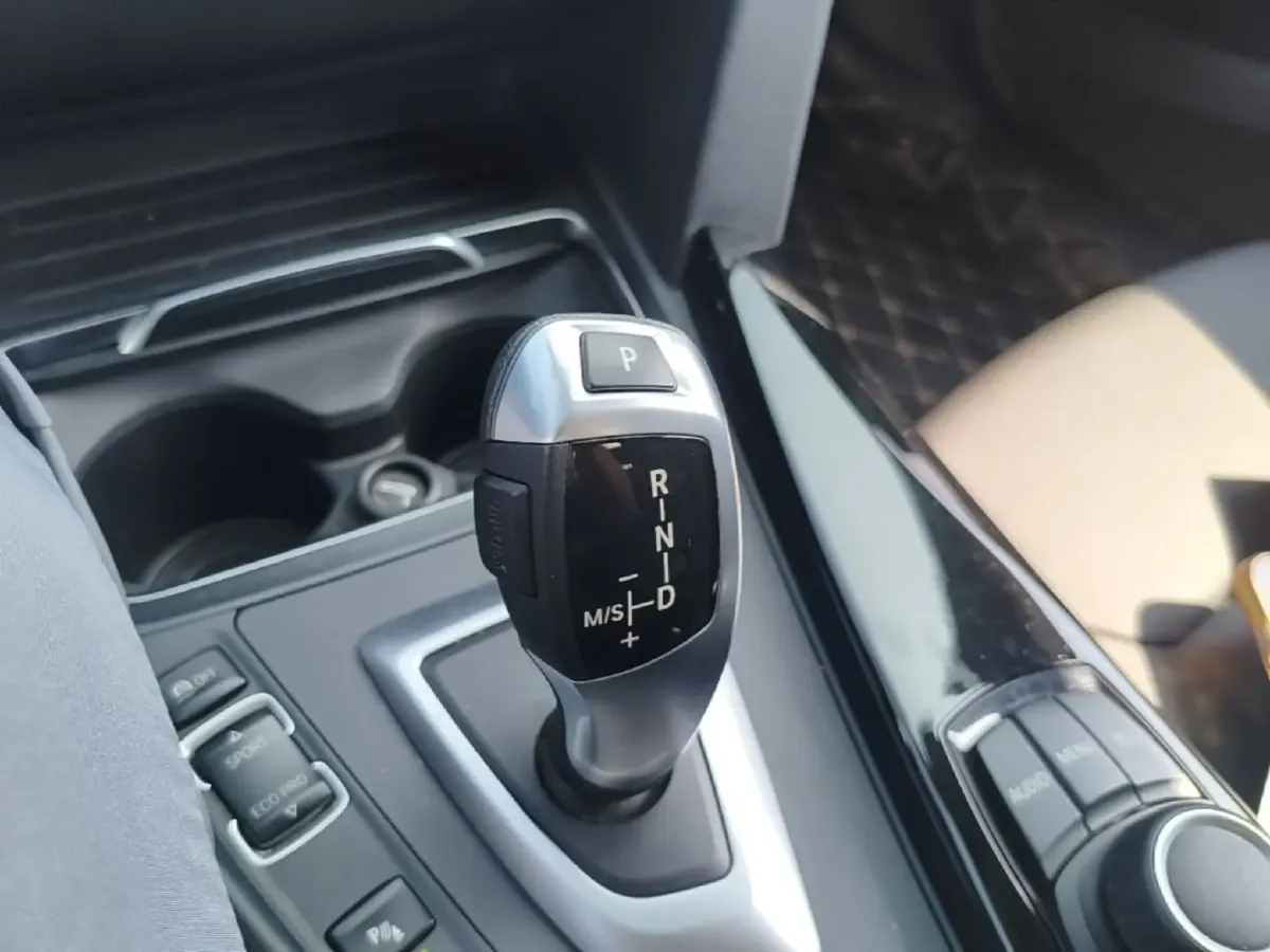 2017 BMW 3 Series 2.0T 184HP L4 8AT,autocango,china used car exporter,china ev exporter,chinese used car exporter,chinese used ev exporter