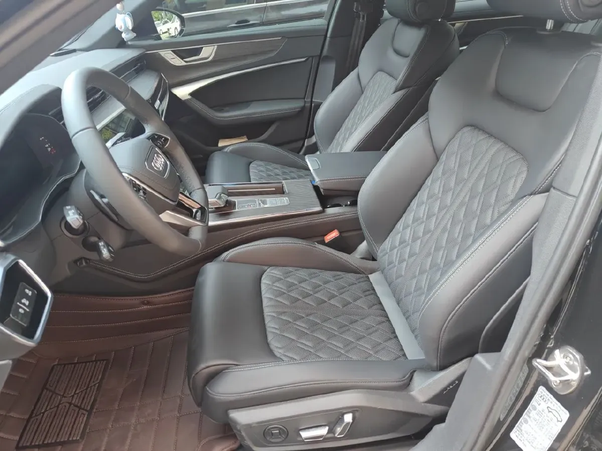2025 Audi A6L 2.0T 245HP L4 7DCT,autocango,china used car exporter,china ev exporter,chinese used car exporter,chinese used ev exporter