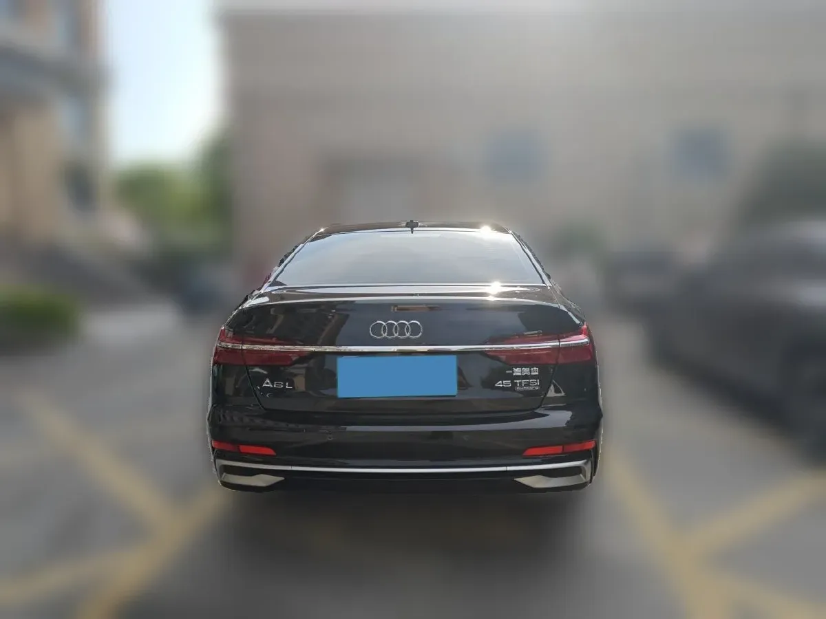 2025 Audi A6L 2.0T 245HP L4 7DCT,autocango,china used car exporter,china ev exporter,chinese used car exporter,chinese used ev exporter