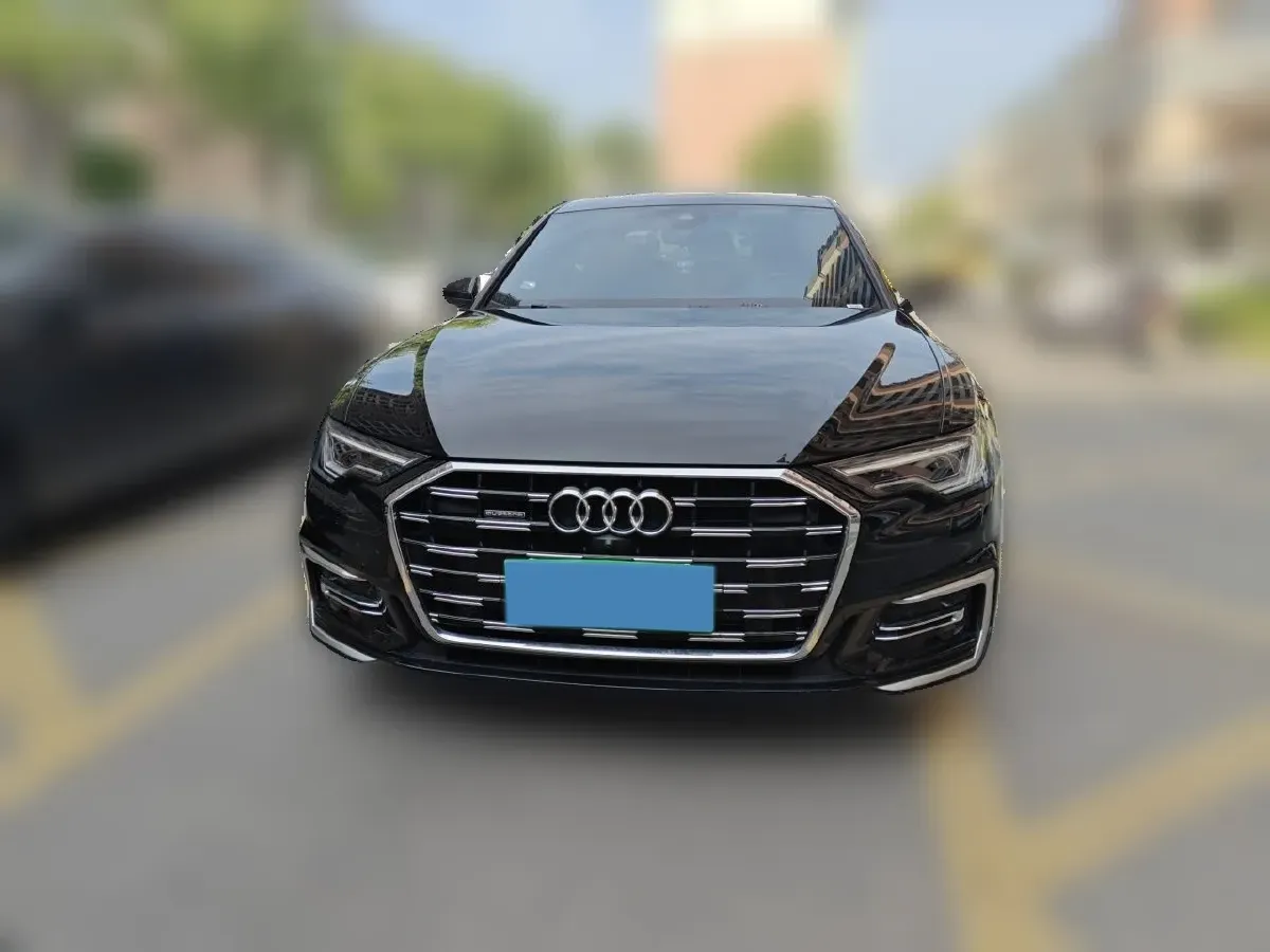 2025 Audi A6L 2.0T 245HP L4 7DCT,autocango,china used car exporter,china ev exporter,chinese used car exporter,chinese used ev exporter