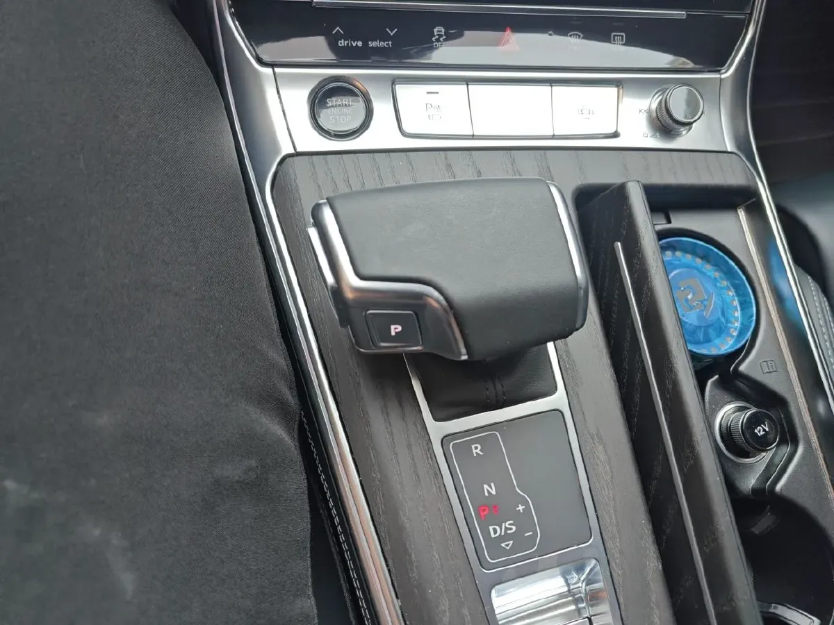 2025 Audi A6L 2.0T 245HP L4 7DCT,autocango,china used car exporter,china ev exporter,chinese used car exporter,chinese used ev exporter