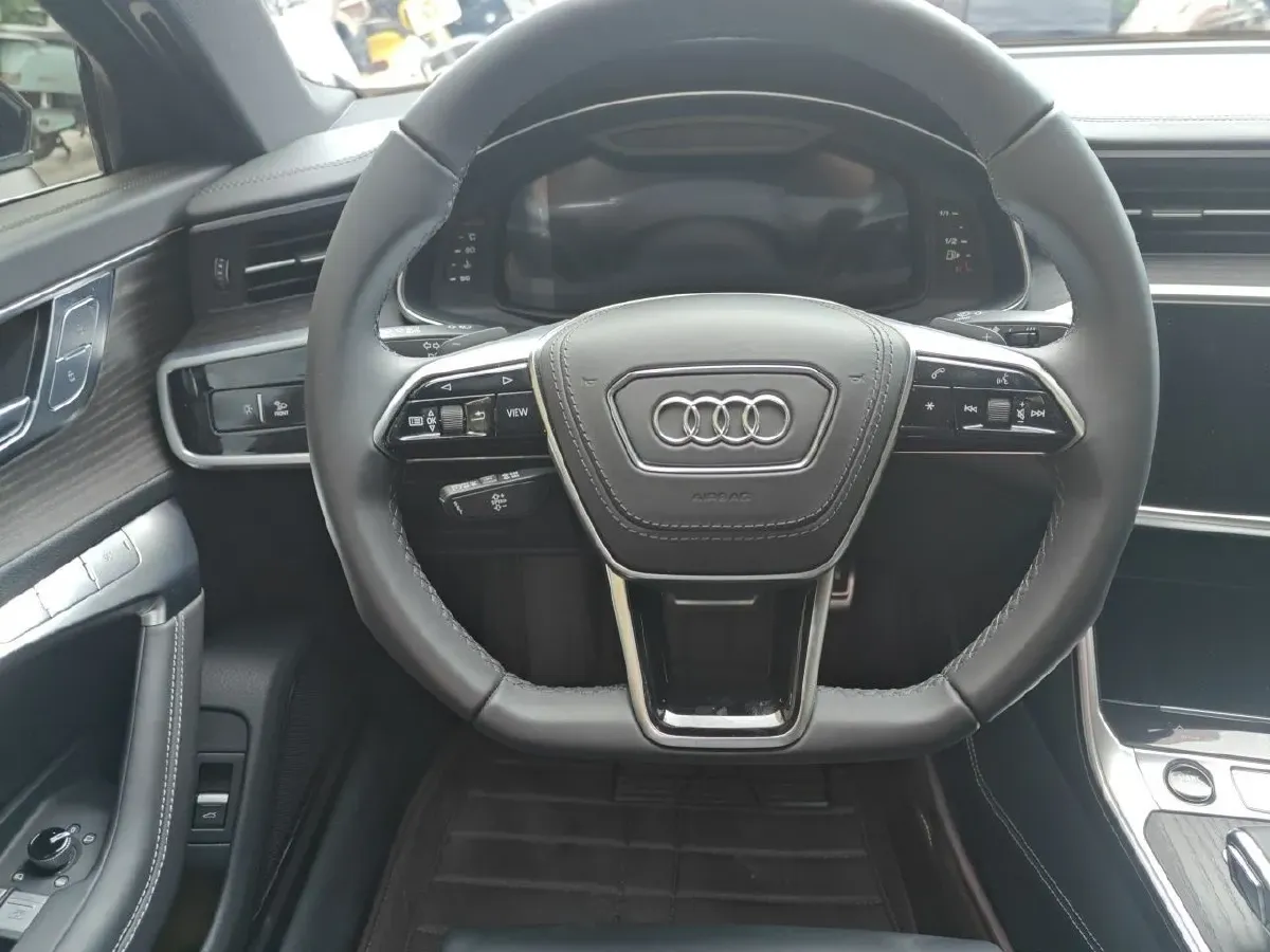 2025 Audi A6L 2.0T 245HP L4 7DCT,autocango,china used car exporter,china ev exporter,chinese used car exporter,chinese used ev exporter