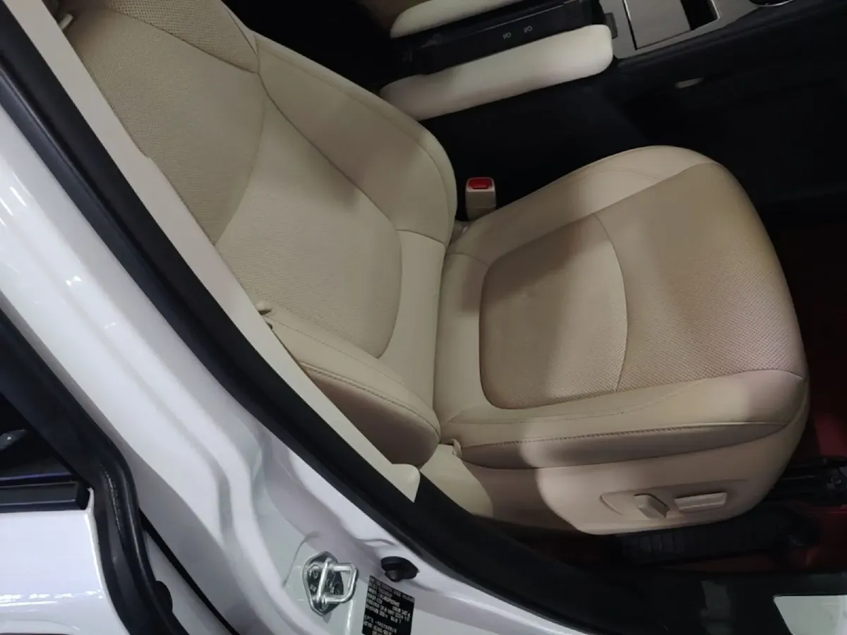 2023 Toyota Granvia 2.5L 189HP L4 E-CVT Hybrid,autocango,china used car exporter,china ev exporter,chinese used car exporter,chinese used ev exporter