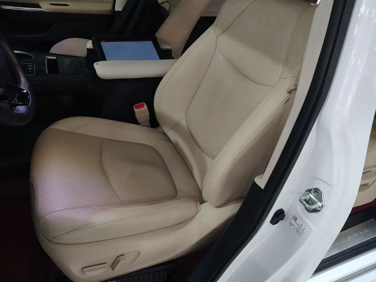 2023 Toyota Granvia 2.5L 189HP L4 E-CVT Hybrid,autocango,china used car exporter,china ev exporter,chinese used car exporter,chinese used ev exporter