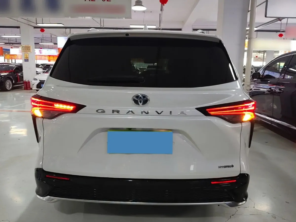 2023 Toyota Granvia 2.5L 189HP L4 E-CVT Hybrid,autocango,china used car exporter,china ev exporter,chinese used car exporter,chinese used ev exporter