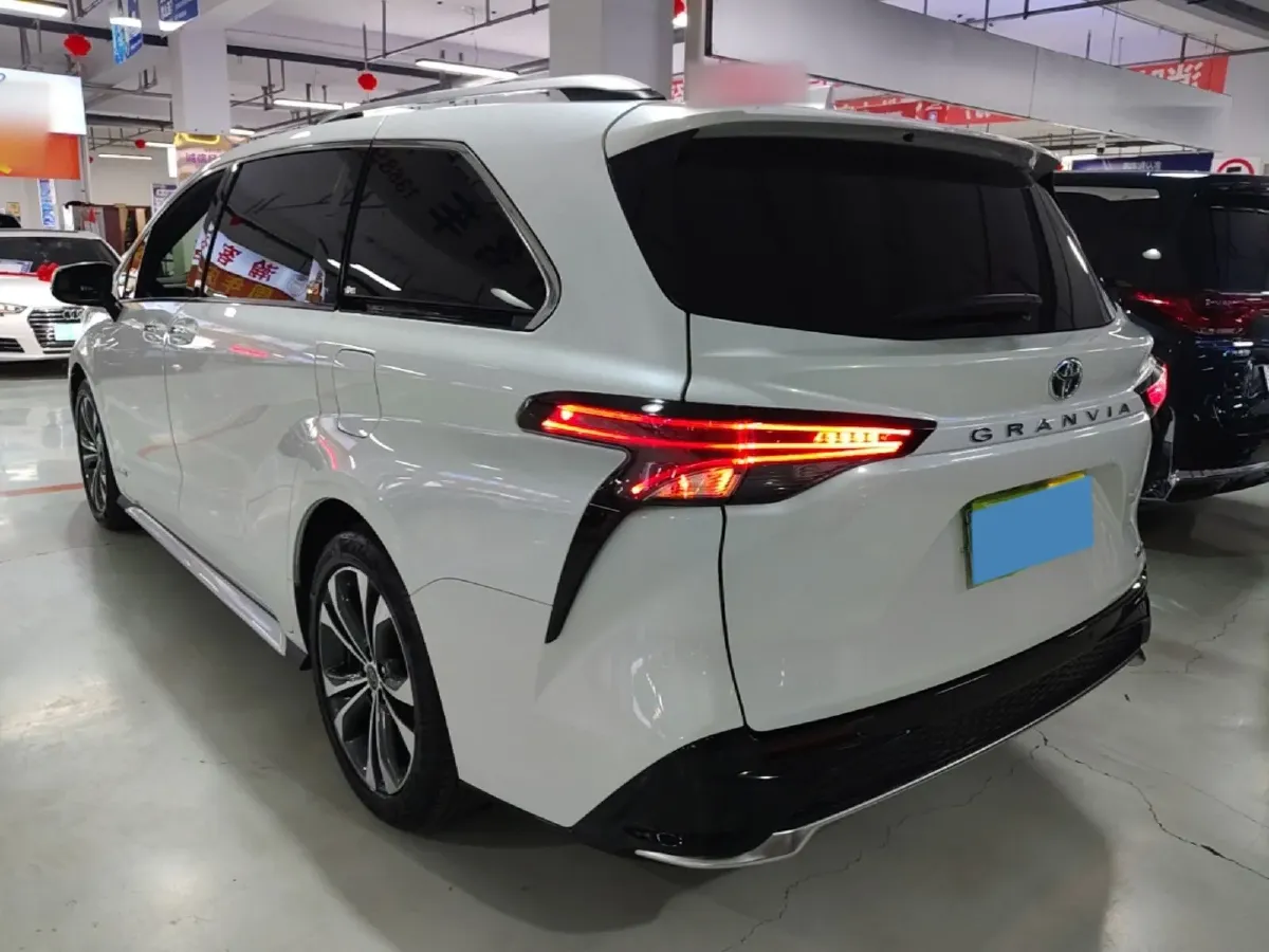 2023 Toyota Granvia 2.5L 189HP L4 E-CVT Hybrid,autocango,china used car exporter,china ev exporter,chinese used car exporter,chinese used ev exporter