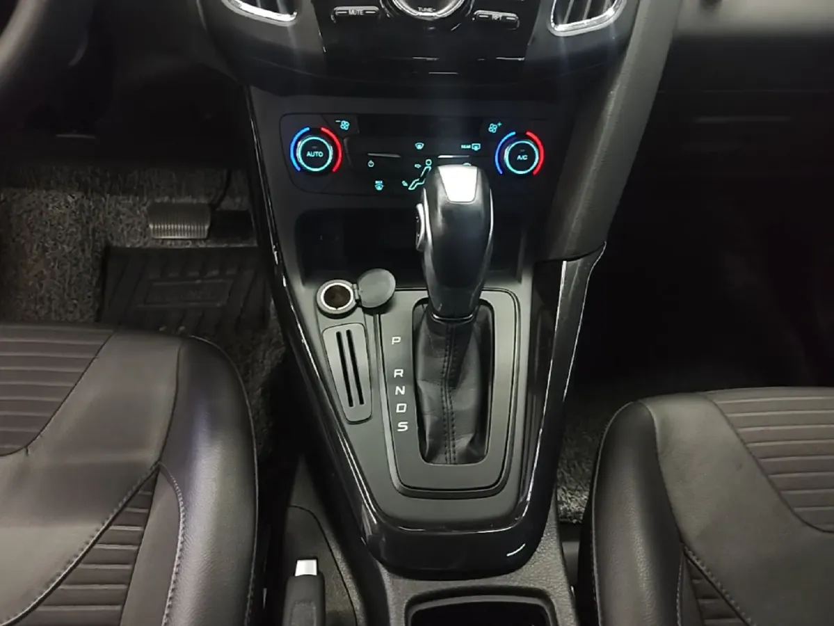 2017 Ford Focus 1.6L 125HP L4 6DCT,autocango,china used car exporter,china ev exporter,chinese used car exporter,chinese used ev exporter