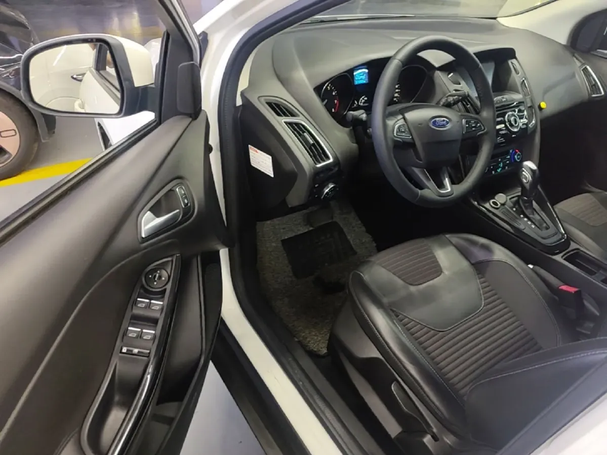 2017 Ford Focus 1.6L 125HP L4 6DCT,autocango,china used car exporter,china ev exporter,chinese used car exporter,chinese used ev exporter