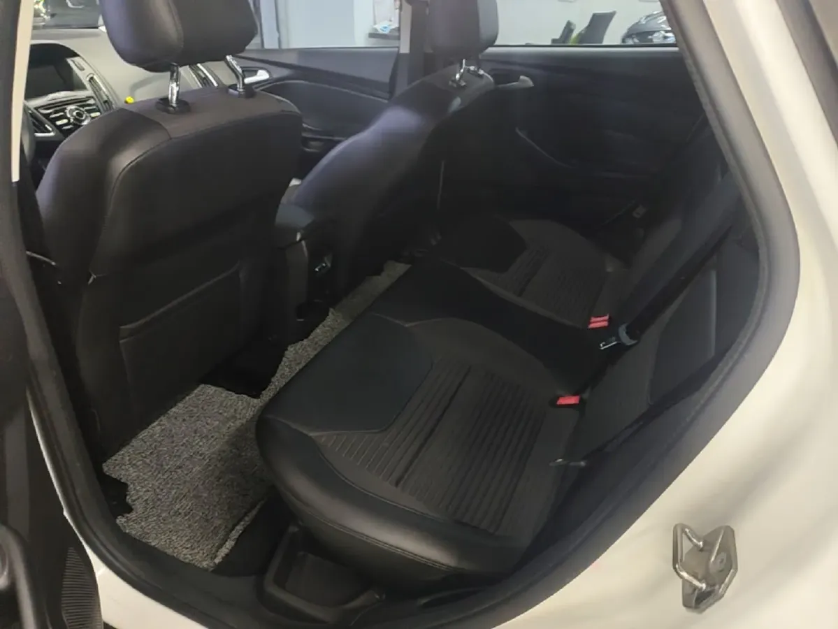 2017 Ford Focus 1.6L 125HP L4 6DCT,autocango,china used car exporter,china ev exporter,chinese used car exporter,chinese used ev exporter