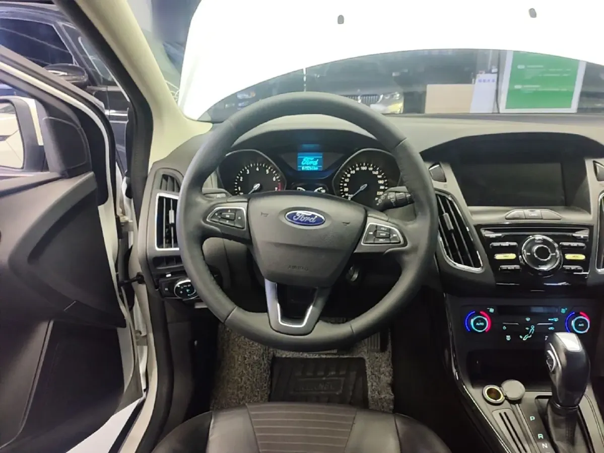 2017 Ford Focus 1.6L 125HP L4 6DCT,autocango,china used car exporter,china ev exporter,chinese used car exporter,chinese used ev exporter