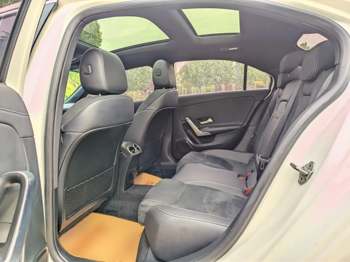 2022 Mercedes-Benz A Class 1.3T 163HP L4 7DCT,autocango,china used car exporter,china ev exporter,chinese used car exporter,chinese used ev exporter