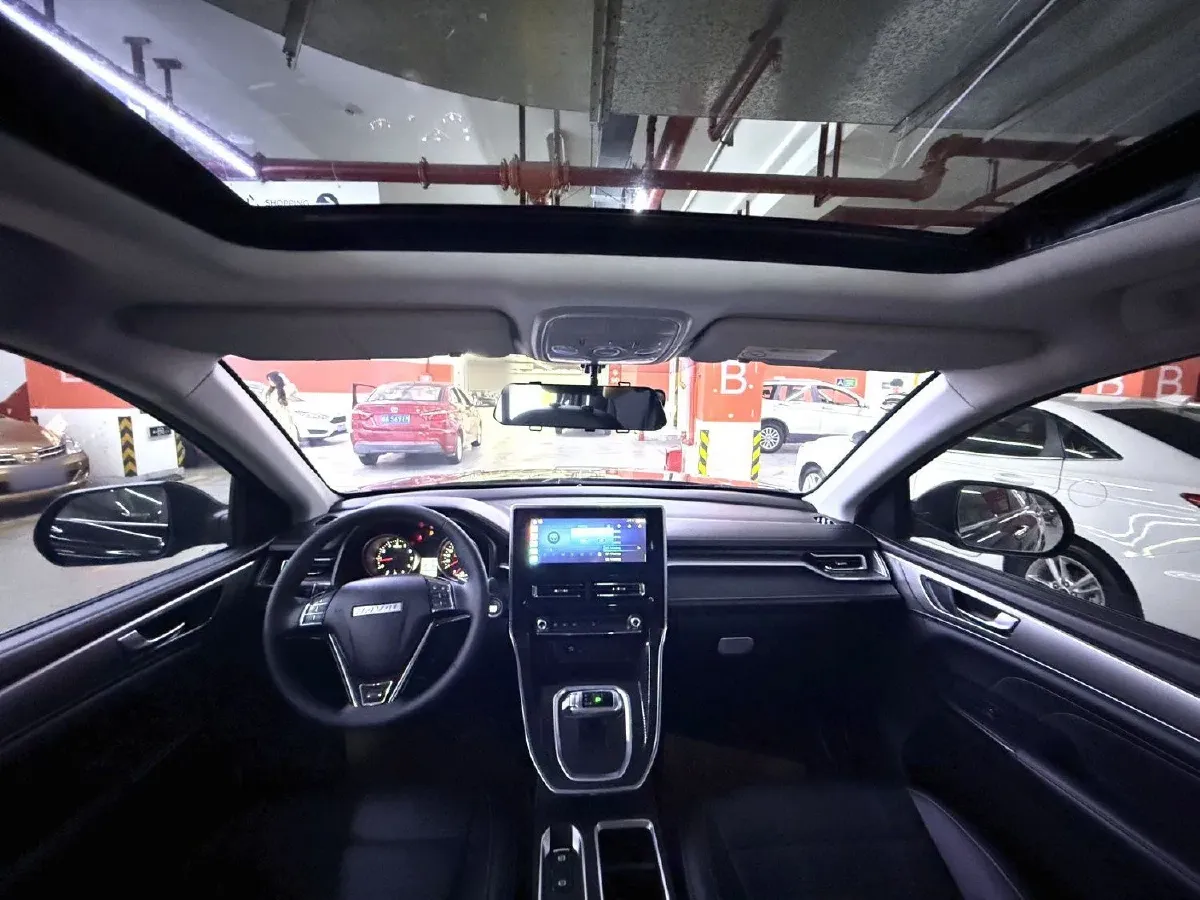 2021 Haval M6 1.5T 150HP L4 7DCT,autocango,china used car exporter,china ev exporter,chinese used car exporter,chinese used ev exporter