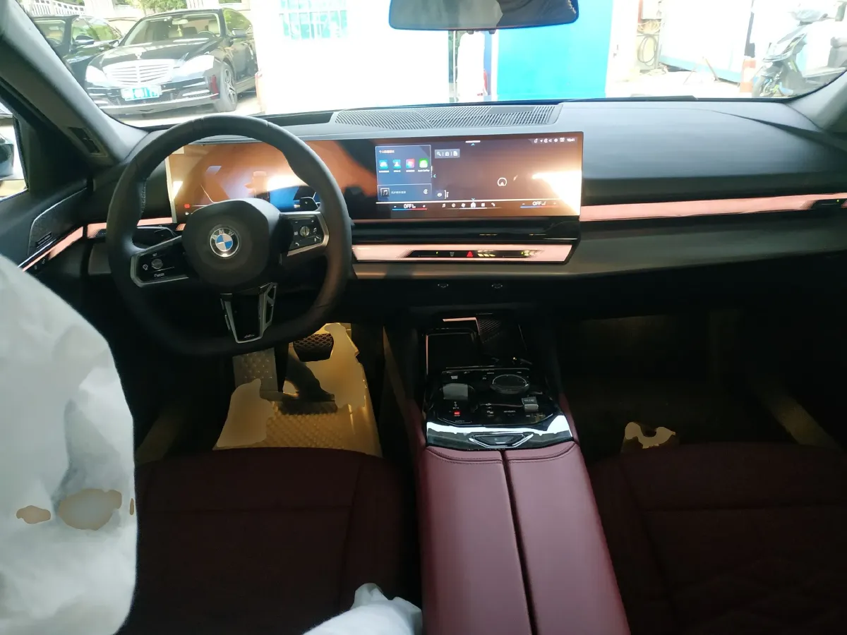 2026 BMW 5 Series 2.0T 258HP L4 8AT,autocango,china used car exporter,china ev exporter,chinese used car exporter,chinese used ev exporter