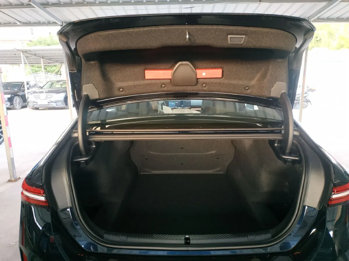 2026 BMW 5 Series 2.0T 258HP L4 8AT,autocango,china used car exporter,china ev exporter,chinese used car exporter,chinese used ev exporter