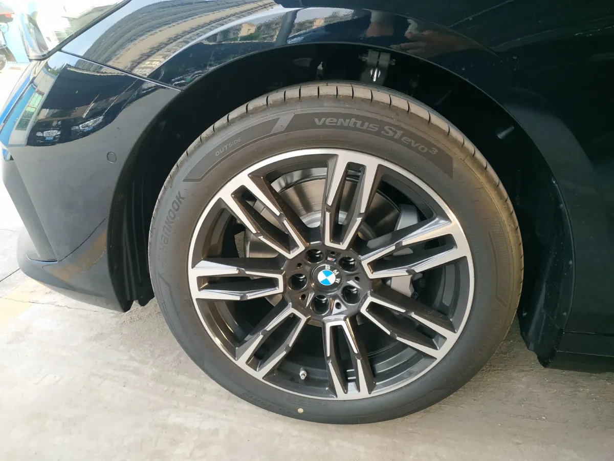 2026 BMW 5 Series 2.0T 258HP L4 8AT,autocango,china used car exporter,china ev exporter,chinese used car exporter,chinese used ev exporter