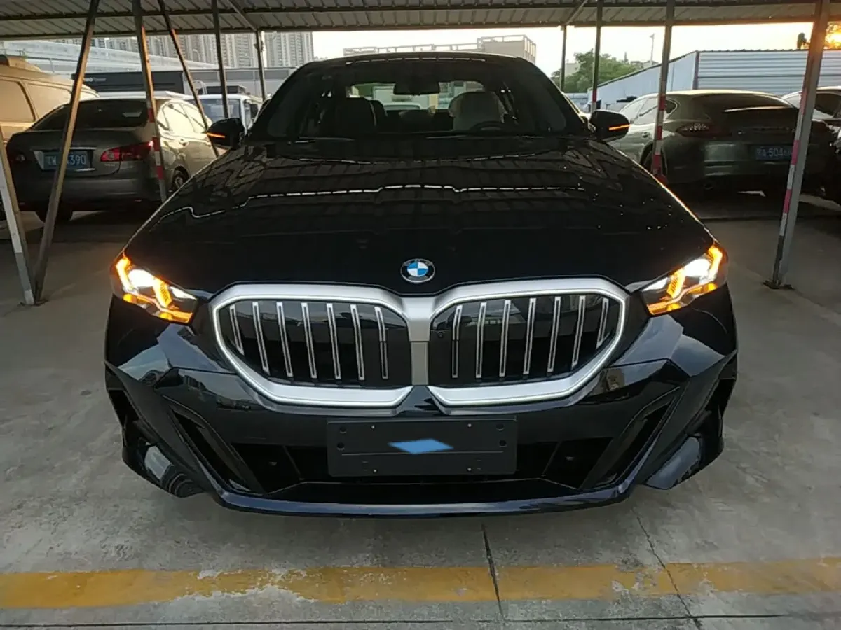 2026 BMW 5 Series 2.0T 258HP L4 8AT,autocango,china used car exporter,china ev exporter,chinese used car exporter,chinese used ev exporter