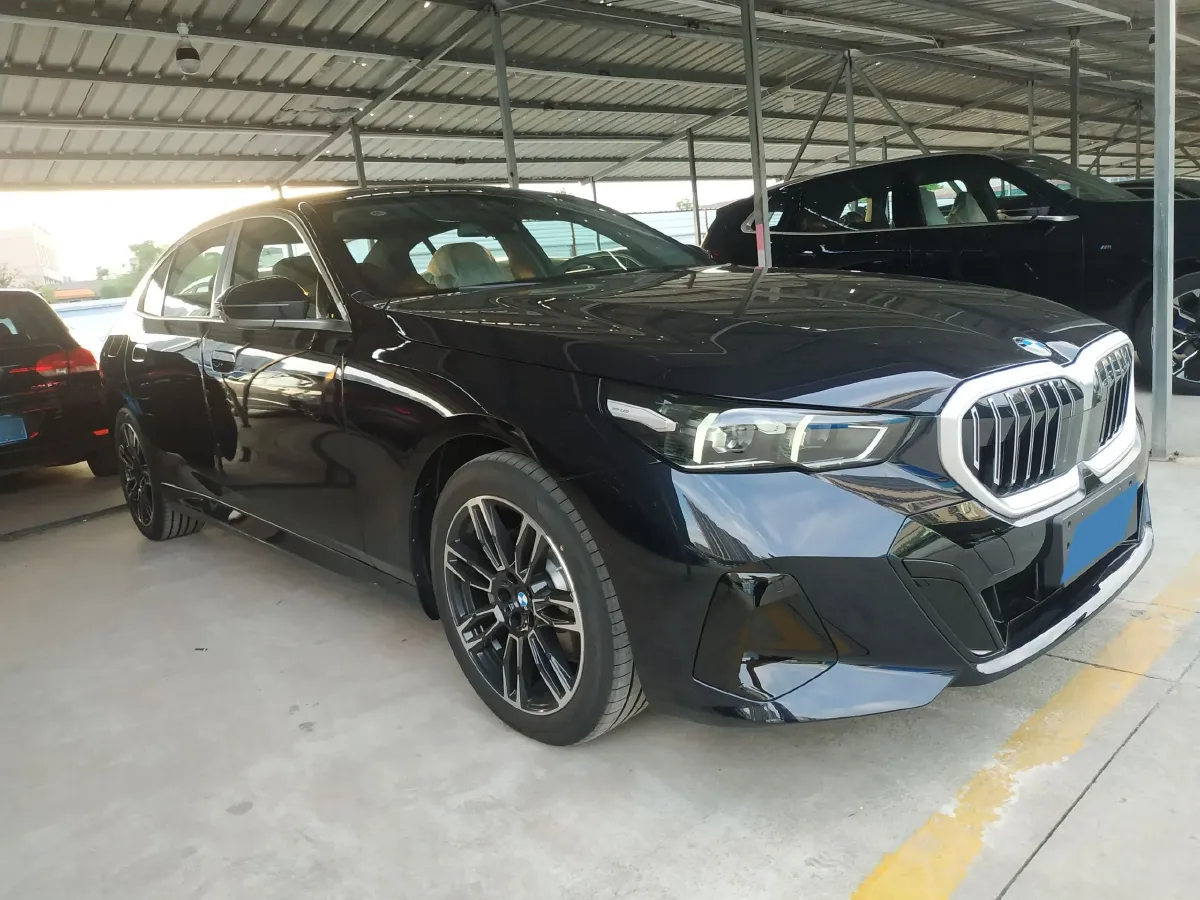2026 BMW 5 Series 2.0T 258HP L4 8AT,autocango,china used car exporter,china ev exporter,chinese used car exporter,chinese used ev exporter