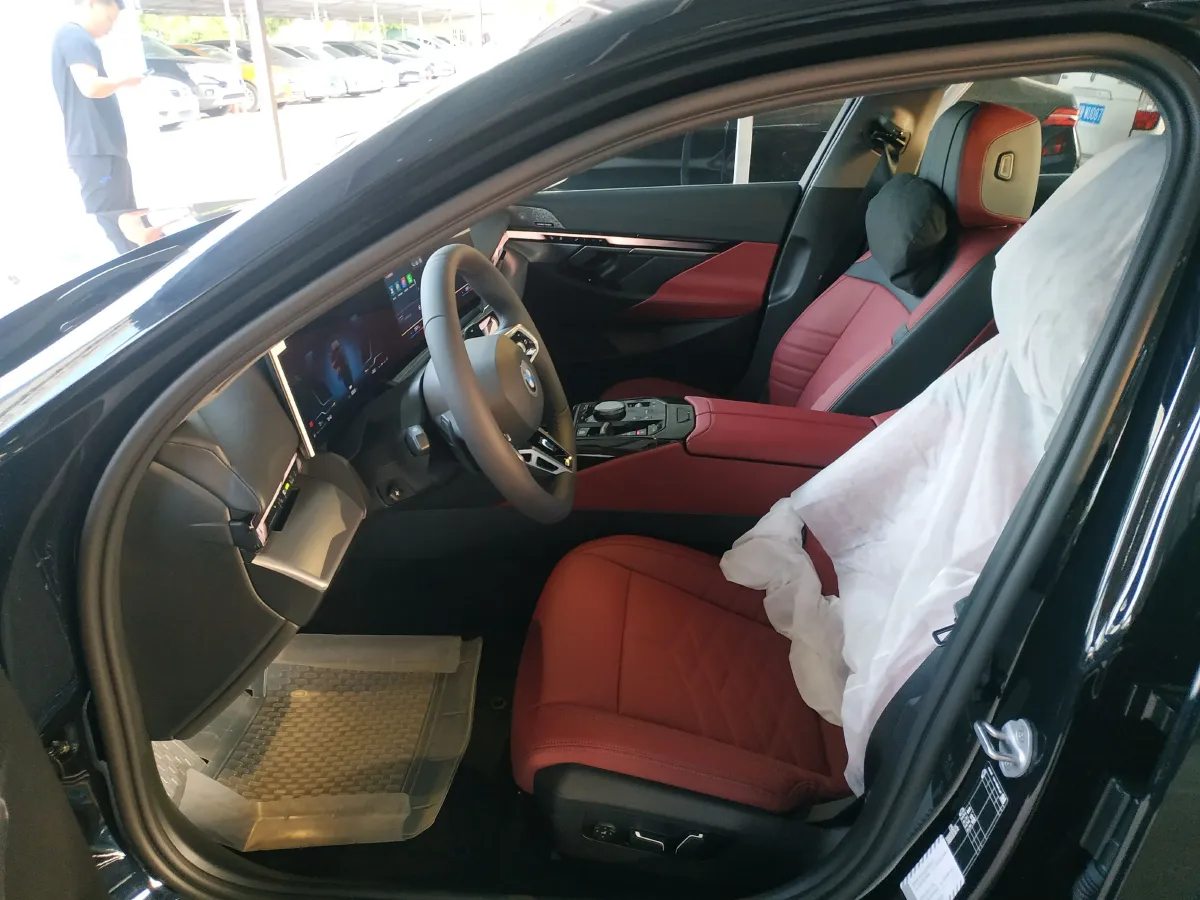 2026 BMW 5 Series 2.0T 258HP L4 8AT,autocango,china used car exporter,china ev exporter,chinese used car exporter,chinese used ev exporter